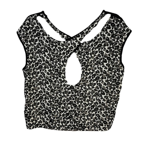 Forever 21 Crop Top M Black Gray Leopard Cap Sleeve Cutout Cross Back Trendy - Picture 3 of 5